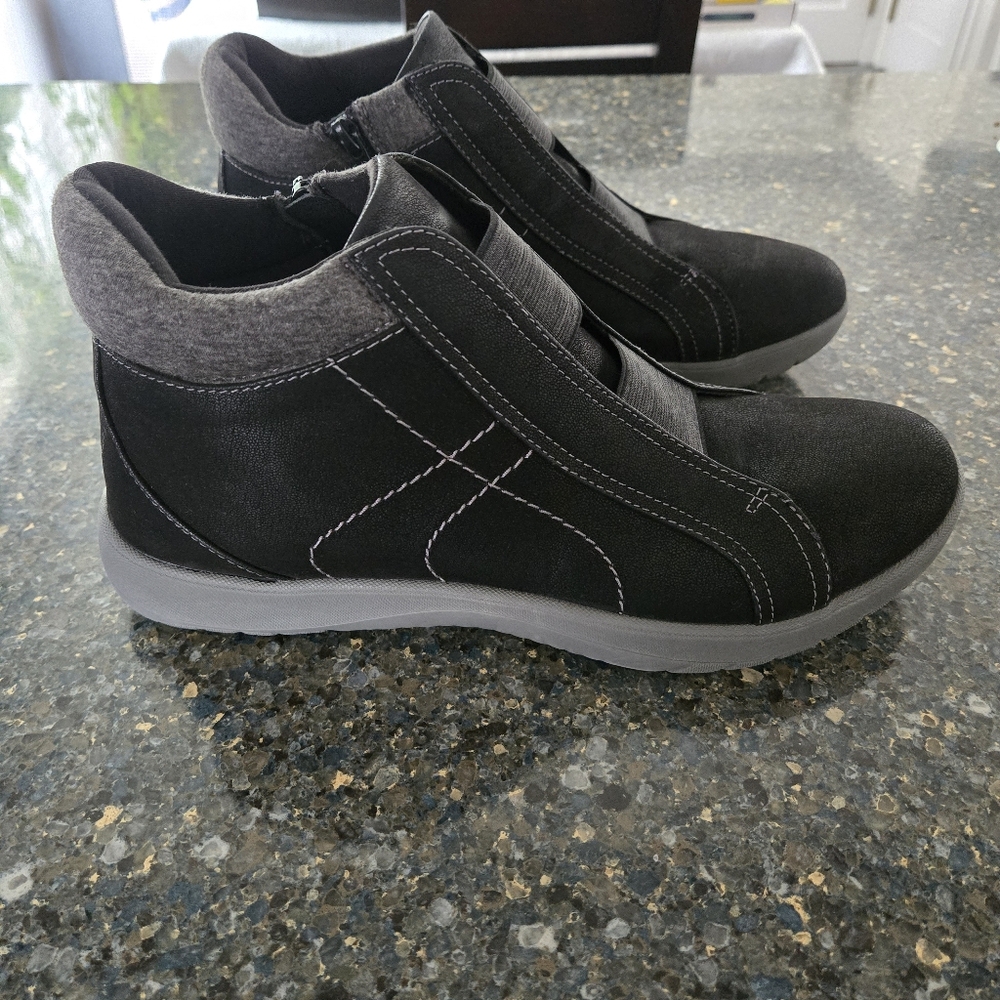 Clarks Adella Bend Cloudsteppers Black Ankle Boots - Picture 4 of 7